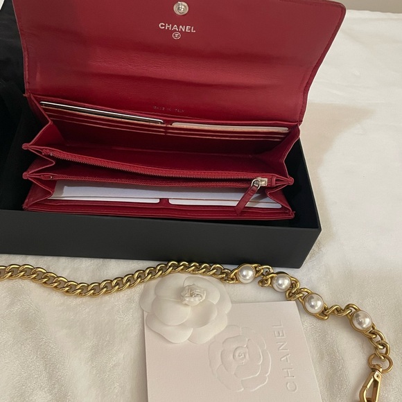 Chanel Lambskin Camellia Embossed wallet - Picture 11 of 16
